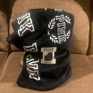 New with tags PINK brand Sherpa blanket in black & white